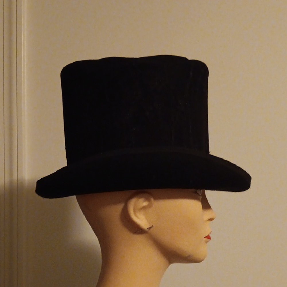Elegant Black Top Hat - Picture 2 of 6